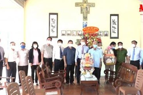 Phó Bí thư Thường trực Tỉnh ủy, Chủ tịch HĐND tỉnh An Giang Lê Văn Nưng thăm, chúc mừng lễ Thiên Chúa Giáng sinh năm 2021