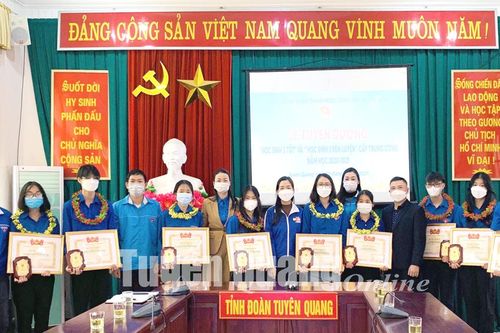 9 học sinh được trao tặng danh hiệu 'Học sinh 3 tốt'