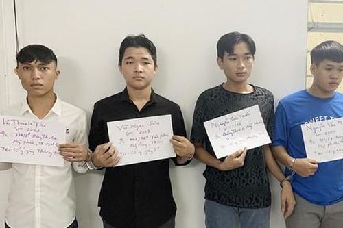 6 thanh niên đánh đập 1 cô gái vì bị cho là nhìn đểu