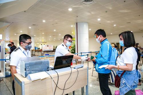 Vì sao đến 1/1/2022 mới triển khai quy định mới với người nhập cảnh?
