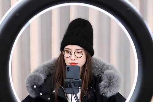 Xử Vi Á, Trung Quốc trấn áp ngành bán hàng qua livestream