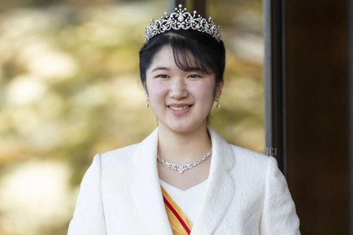 Đằng sau chiếc vương miện đi mượn của công chúa Nhật Bản