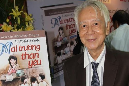 Vĩnh biệt nhà văn Lê Khắc Hoan: Còn mãi 'Mái trường thân yêu'