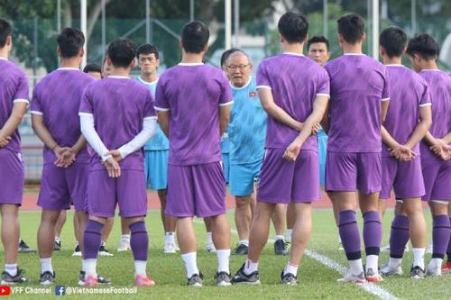 AFF Cup 2021 hôm nay: HLV Park Hang Seo nhắc nhở học trò