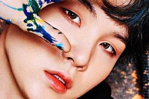 Không ngờ Suga BTS trông lạnh lùng thế mà 'tay dao tay thớt' khéo không tưởng