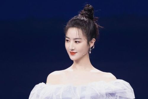 'Nữ hoàng livestream' Vi Á bị phạt 203 triệu USD vì trốn thuế
