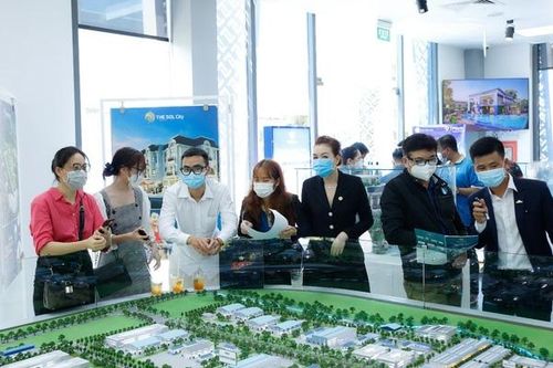 Doanh nghiệp địa ốc khó khăn vẫn lo thưởng Tết: 'Không có tiền thưởng coi như không có Tết'