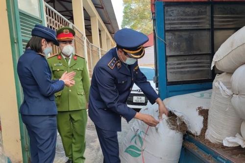 Lào Cai: Thu giữ gần 2 tấn dược liệu không rõ nguồn gốc, xử phạt chủ hàng 90 triệu đồng