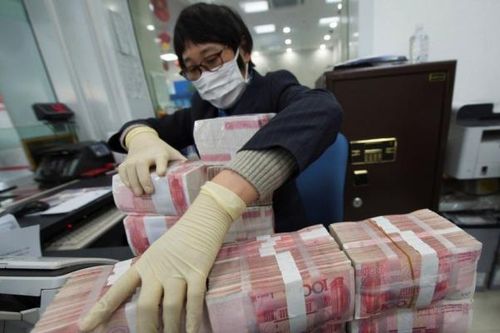 Trung Quốc cắt giảm lãi suất cho vay chuẩn lần đầu tiên sau gần 2 năm