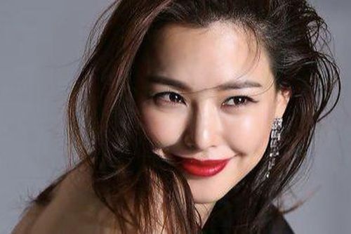 'Hoa hậu đẹp nhất Hàn Quốc' Honey Lee kết hôn ở tuổi 39