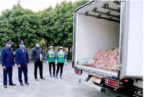 Tiêu hủy 2.400 kg mỡ động vật không rõ nguồn gốc tại Quảng Ninh