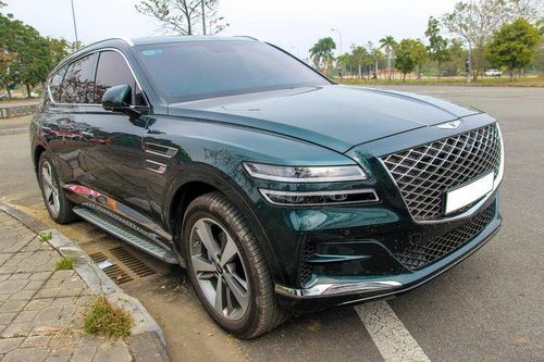 Genesis GV80 màu xanh lục độc đáo xuất hiện ở Hà Nội