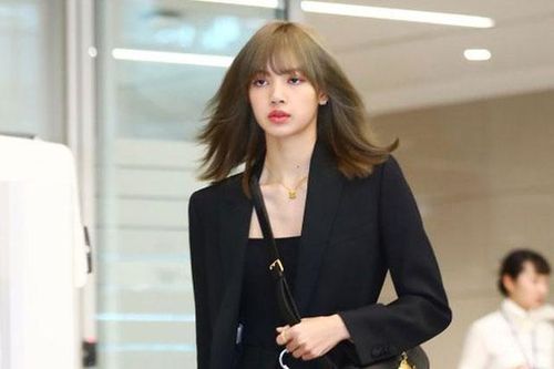 Lisa mặc blazer không hề cầu kỳ nhưng chuẩn đẹp và sành điệu khỏi bàn