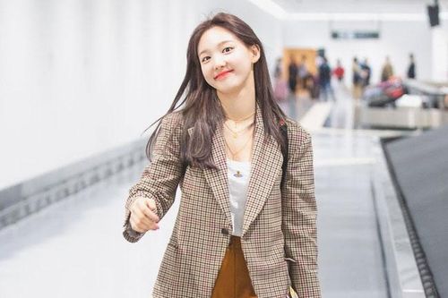 Style mùa lạnh của TWICE sành điệu và trẻ trung dù toàn items đơn giản