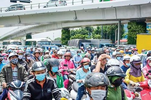Cấm xe máy: Đúng, nhưng phải tìm lối ra
