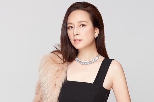 Nhan sắc 'vạn người mê' của nữ tỷ phú Thái Lan đòi 'phế ngôi' tuyển Việt Nam