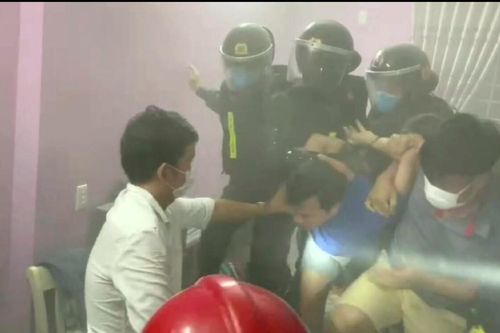Xin gia đình 350 triệu không được, thanh niên ngáo đá ôm bình xăng dọa đốt nhà tự thiêu