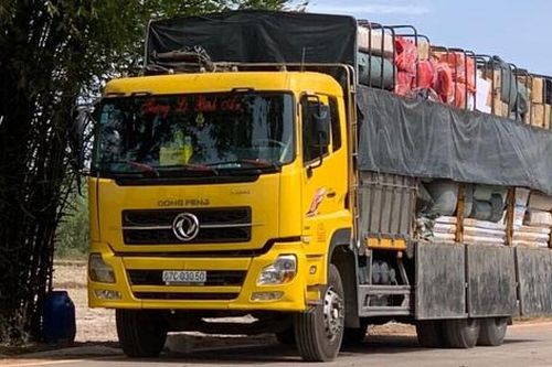 Khởi tố vụ vận chuyển 200.000 USD qua biên giới