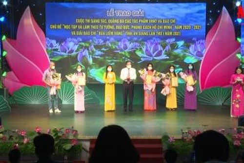 Trao giải Cuộc thi sáng tác, quảng bá các tác phẩm văn học - nghệ thuật và báo chí về chủ đề 'Học tập và làm theo tư tưởng, đạo đức, phong cách Hồ Chí Minh' năm 2020-2021 và Giải báo chí 'Búa liềm vàng' tỉnh An Giang lần thứ I năm 2021