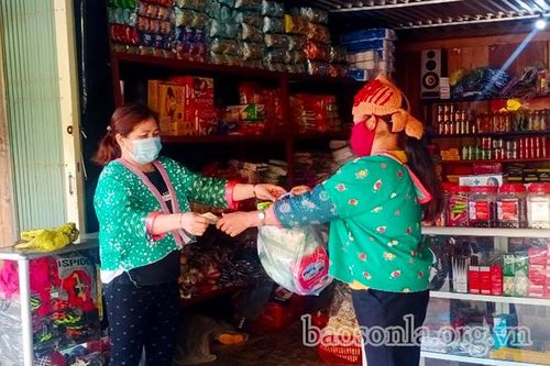 Phụ nữ Co Tòng nhân rộng các mô hình tiên tiến