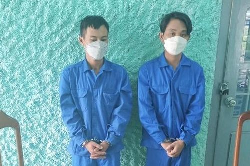 Mâu thuẫn lúc ăn nhậu, 2 thanh niên phải đi cấp cứu