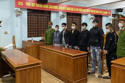 Bị người lạ đánh, thanh niên tại Quảng Bình rủ bạn vác dao đi tìm đối thủ