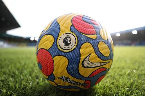 Premier League vẫn tiếp tục thi đấu: Sống chung với Covid-19 được không?