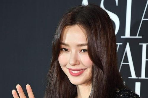 'Hoa hậu đẹp nhất Hàn Quốc' Honey Lee chính thức lên xe hoa