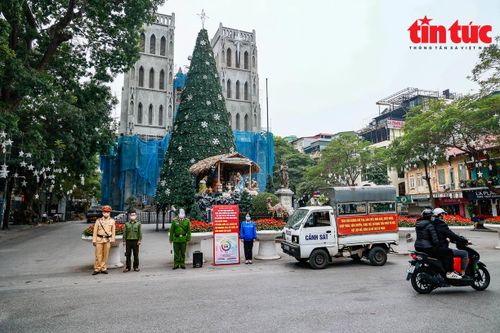 Hà Nội cấm các phương tiện và hạn chế người dân ra vào khu vực Nhà Thờ lớn