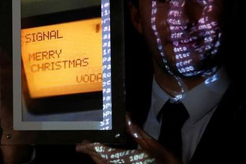 Tin nhắn văn bản 'Merry Christmas' đầu tiên được bán với giá 107.000 euro