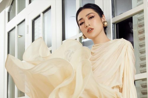 Á Hậu Tú Anh chia sẻ khi đi làm xa nhà nhớ nhất là chân con trai