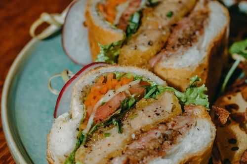 Loạt bánh mì có giá cao ngất ở Sài Gòn, đắt nhất lên đến 2 triệu đồng