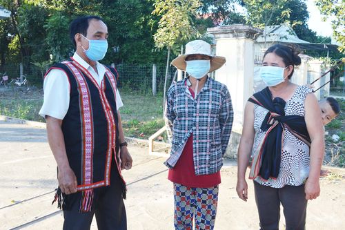 Già làng Rơ Lan Hlết đi đầu bảo vệ môi trường