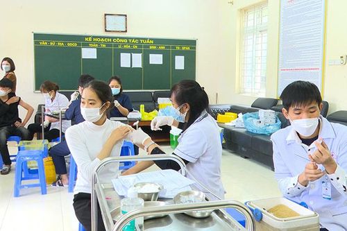 Tăng cường công tác phòng, chống dịch, vận động, khuyến khích người dân tham gia tiêm chủng vắc xin phòng COVID-19
