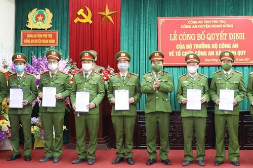 Đoan Hùng công bố quyết định Công an xã chính quy