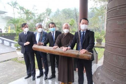 Chính trị - Xã hội Theo dòng thời sự Dâng hoa, dâng hương tại các Nghĩa trang Liệt sĩ