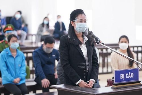 Đại diện Bộ Giáo dục và gần 200 người mua bằng giả vắng mặt tại phiên tòa vụ Trường Đại học Đông Đô