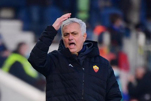 Thầy trò Mourinho đứng ngoài nhóm dự Champions League