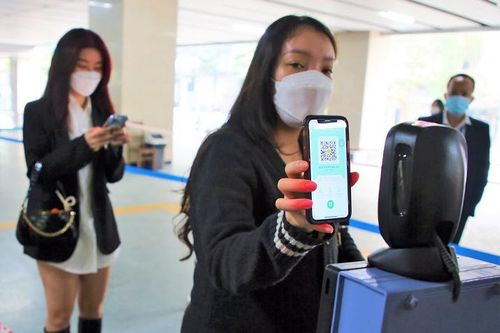 Khách đến bến xe ở Hà Nội phải quét mã QR