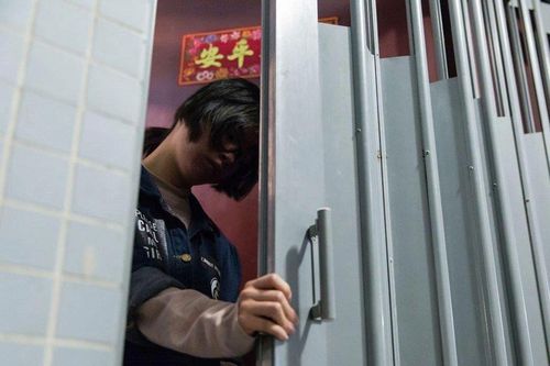 Làm gì để giúp đỡ một người đàn ông đang trầm cảm?