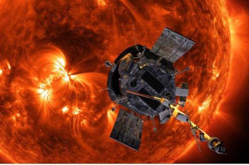 Tàu vũ trụ của NASA lần đầu tiên chạm vào mặt trời