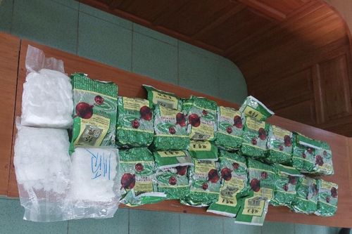 Phát hiện, thu giữ gần 20kg nghi là ma túy trôi dạt trên biển