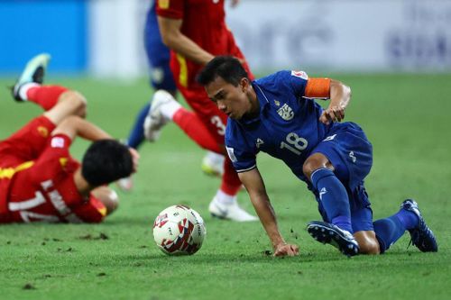 Quế Ngọc Hải 'đòn' tâm lý, Chanathip đá hỏng penalty