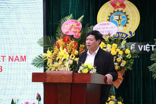 Khích lệ động viên tinh thần đoàn viên, người lao động ngành y tế