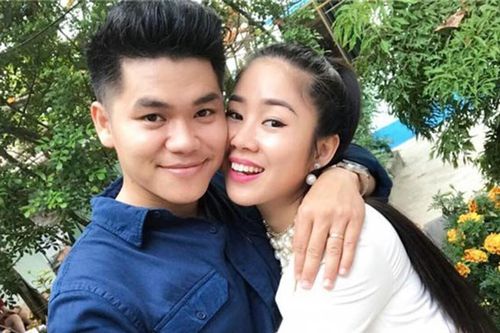 Đăng ảnh cổ vũ bóng đá, nhưng Lê Phương lại làm netizen 'gato' với màn 'thả thính' cực ngọt với chồng trẻ