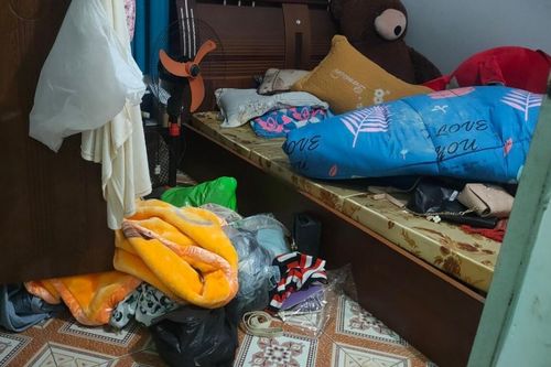 Kẻ gian đột nhập nhà dân rút dây nguồn camera rồi lục đồ đạc lấy đi gần 8 lượng vàng
