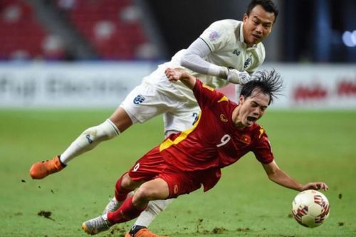 Cựu còi vàng V.League: Phạt thẻ vàng thủ môn Thái Lan là đúng!