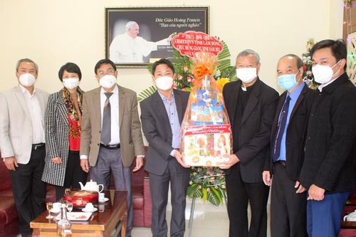 Thăm và chúc mừng Ủy ban Đoàn kết công giáo nhân dịp Giáng sinh 2021