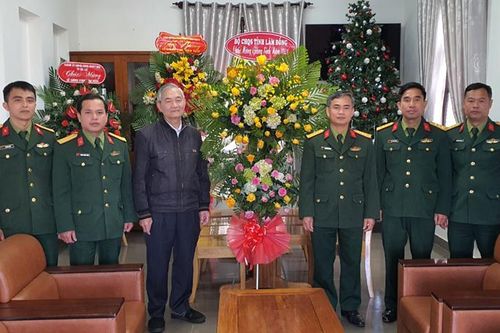 Bộ CHQS tỉnh chúc mừng Tòa Giám mục giáo phận Đà Lạt nhân Lễ Giáng sinh