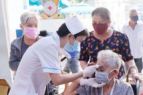 Thành phố Hồ Chí Minh: Chiến dịch bảo vệ người nguy cơ trước dịch Covid-19 thành công bước đầu